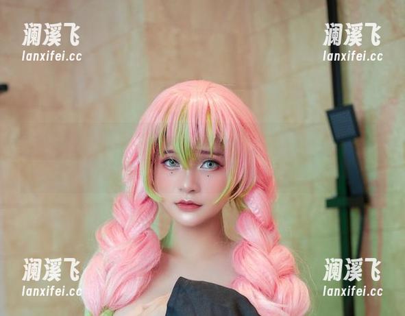 Azami 快让Azami把她的棉袜更新打包,下载这组写真,真的,我只要‘袜’够就好!