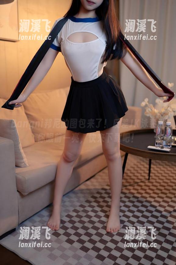 Bangni邦尼 Bangni邦尼的图包来了!反差JK泳装让你眼前一亮,快来下载吧!