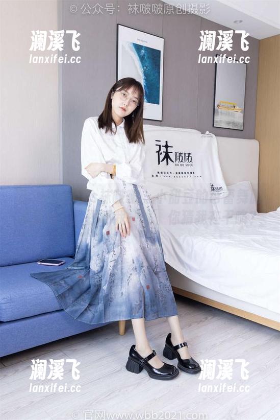BoBoSocks袜啵啵-小甜豆 BoBoSocks袜啵啵 - 小甜豆的芭蕾舞服花絮版:原图吓我一跳,你猜我在干嘛?