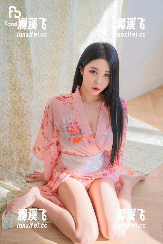 Bomi(普美)泳衣系列，作品不多，但图库里的每一帧都超有戏。