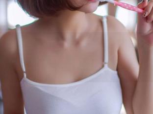 GIRLT果团网 – 原图发布，林弯弯这位修女太有意思，下载后躲在哪儿？