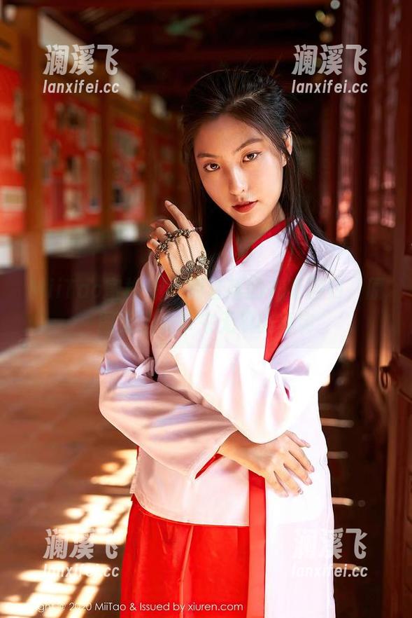 MiiTao蜜桃社-月音瞳 MiiTao蜜桃社 - 月音瞳的礼服回归,原图无圣光带来无畏的真实