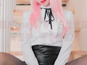 图片里的Money冷冷，白丝绝对是个回眸杀手，不信你看！