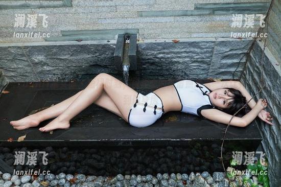 TuiGirl推女郎-何奕恋 TuiGirl推女郎 - 短裙时刻,何奕恋的高清照片第一次让花镜想到健身房