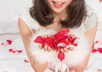 UGirls尤果网 – 照片里的是办公室，.cursor也聚焦在杨诺依身上。