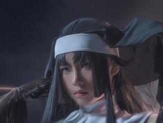 下载Uki雨季的靡烟旗袍，体验一场不寻常的漫游。