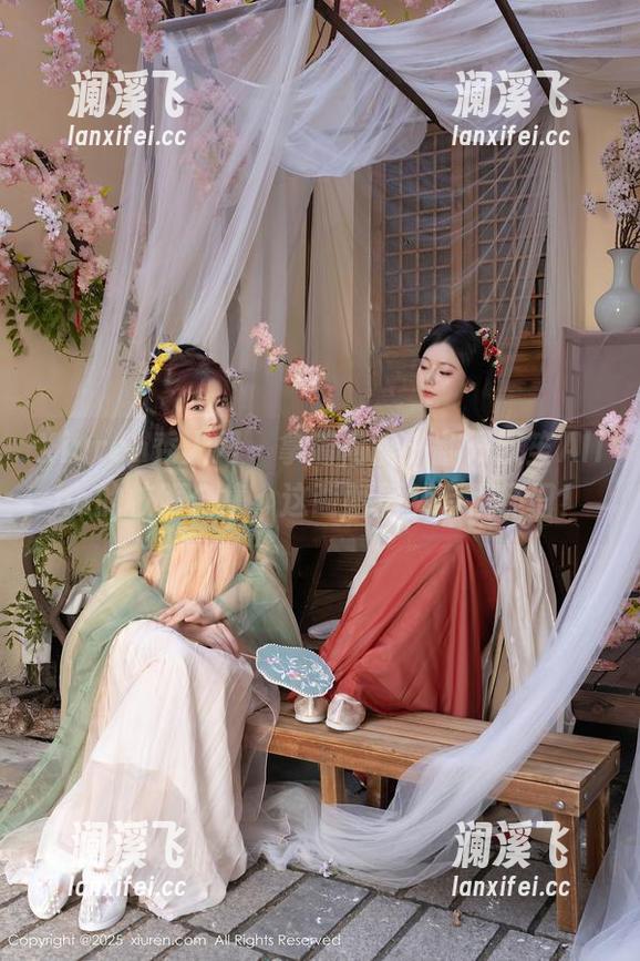 Xiuren秀人网-双笙Alina Xiuren秀人网 - 拿着网盘,翻开双笙Alina的校服合集,这画面居然有点怀旧!