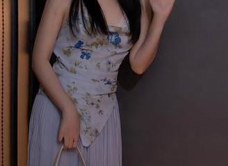 Xiuren秀人网 – 鱼池还是泳池？吃白菜的vi菜菜的死库水作品让我忍不住多看几遍