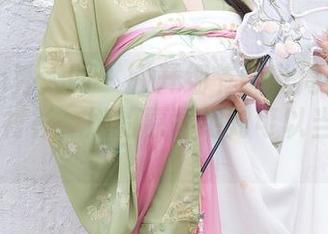 Xiuren秀人网 – 撇开细节说说周慕汐fairy的白衬衫，她的原图绝对可以当壁纸看。