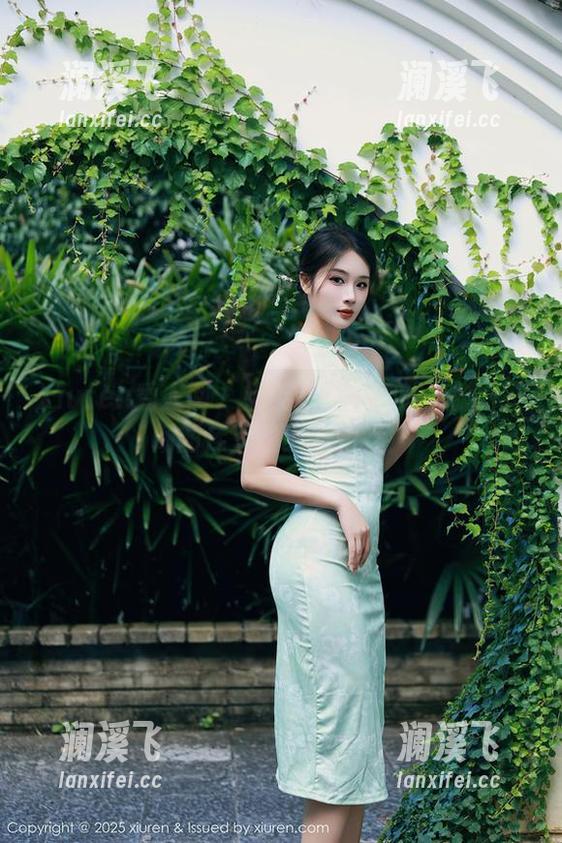 Xiuren秀人网-奶芙乔乔 Xiuren秀人网 - 奶芙乔乔和她的美脚:一场图库里的绮幻旅程!