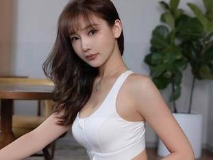 Xiuren秀人网 – 李雅柔182CM的户外合集，草地上就能发光，真的得了新技能。
