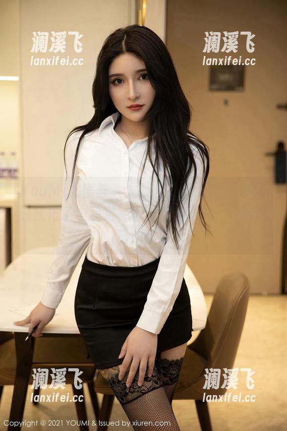 YouMi尤蜜荟 - 尤妮丝Egg说：今年圣诞我做了个决定，不给别人送礼，只给自己拍照！