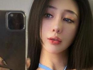 微密圈 – 不得了,不爱笑的赛琳用牛仔裤告诉你怎么撩,快来下载写真集!
