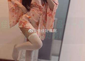 分享佳佳酱ovo的天台作品——看她如何和云朵对话!