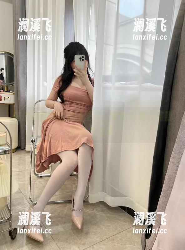 依依超级懒 依依超级懒的高清图库,套装好像在喧嚣中悄然低语