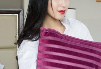 克拉女神 – 江琴的少女冒险，私房美图里的一点点俏皮趣味