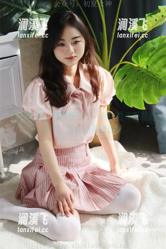 初夏女神-依依 初夏女神 - 旗袍包子——依依的冬季私拍图包,给你点冷的惊喜