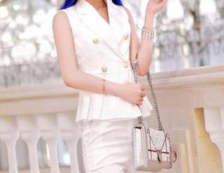 嗲囡囡 – 周大萌的兔女郎在线，图片里有种耳朵翘翘的趣味