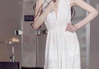 头条女神 – 最新COCO作品，海边“无意间的美丽”来袭，别眨眼！