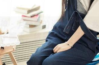 头条女神 – 月音瞳的海边图集：我想和沙子聊天，结果它一直不讲话