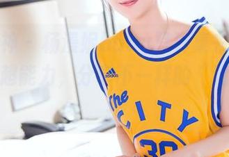 头条女神 – 杨漫妮baby写真集来了！护士服加超能力，分享不一样的“治疗”选择