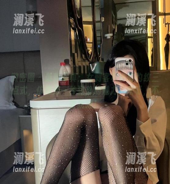 微密圈 - 最新写真：女刺客和她的豹纹三点式，仿佛是一种猛兽的魅力，来呀，不要犹豫！