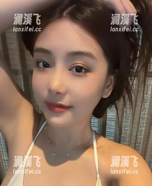 奶雯 微密圈 - 喂,奶雯的镂空全套,看得我眼花缭乱,要不要下载一套?