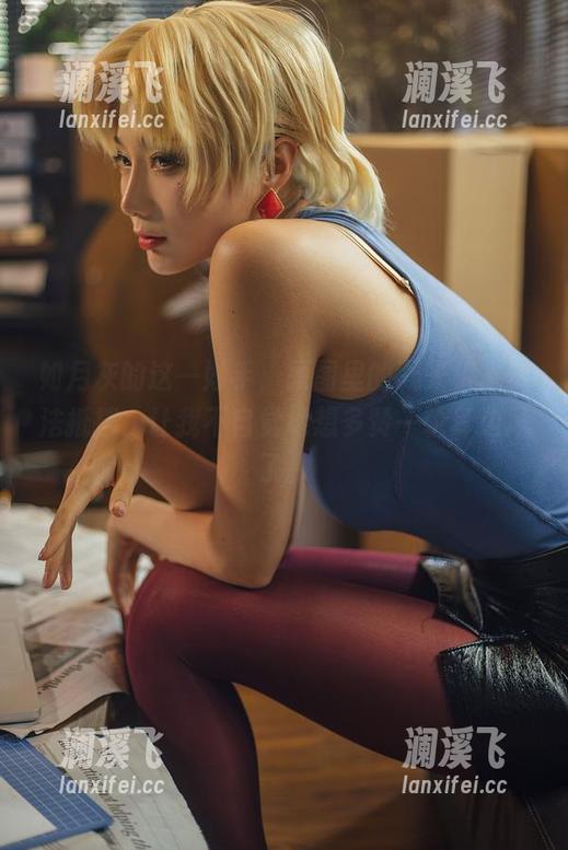 如月灰 如月灰的这一妙手,原图里的凝光根本没法抵挡,让我不自觉地想多赞一轮耳边风了。