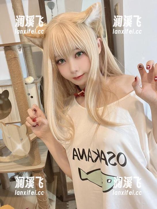安食Ajiki 安食Ajiki的笨拙小恶魔cos,图包好像在和我说“别太认真对待我哦”。