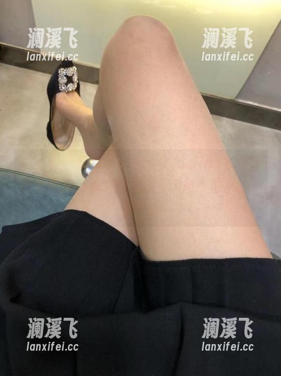 小仙女ELaine 微密圈 - 又来了,小仙女ELaine牛仔裤图包更新,不过我发现了个很小很小的…瑕疵!
