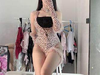 微密圈 – 小玉吃果冻日常的精选写真，原来随意的状态下也能让人心动。