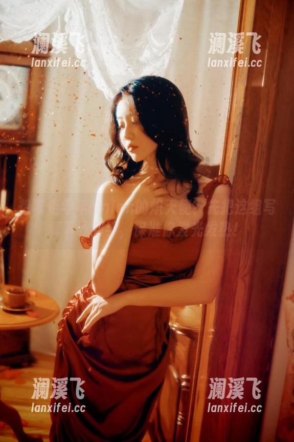年年Nnian 想带走年年Nnian的炽天使?先把这组写真下载到手,保准你发光发热!