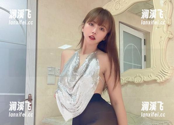 张思允 微密圈 - 烈焰玫瑰房车?张思允,你这美图真让人血脉喷张,我应该下载收藏还是不该?