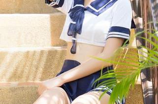 推女神 – LOL，何晨曦的作品《女友》，这画面太会撩了吧，真不能多看！