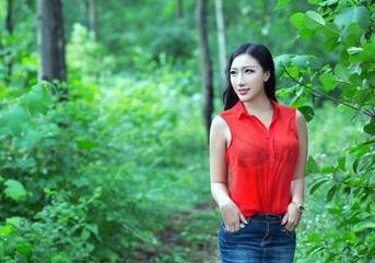 推女郎 – Yu佳妮的自拍，随便翻翻免费图册，发现的可能会让你出戏