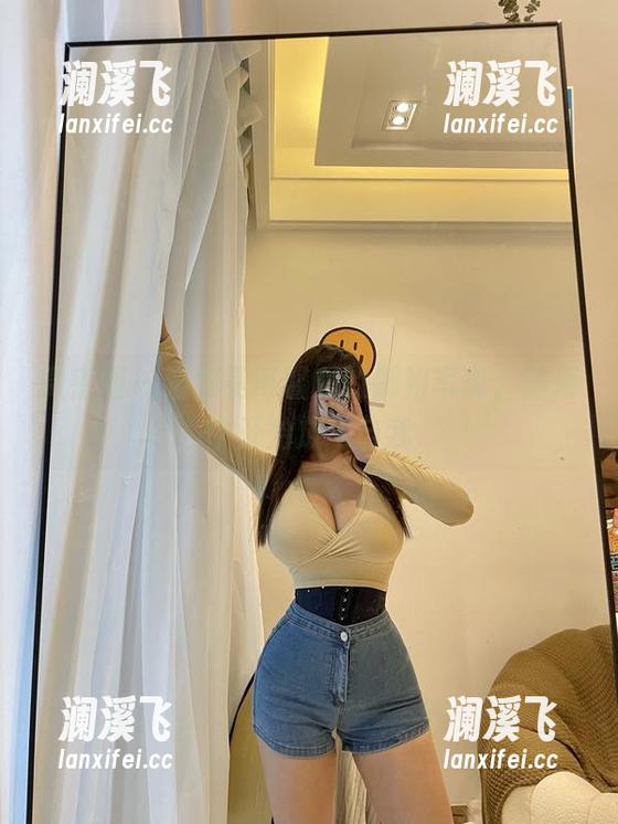 微密圈 - 看到是可馨吖的御姐写真，脑海中开始放飞自我