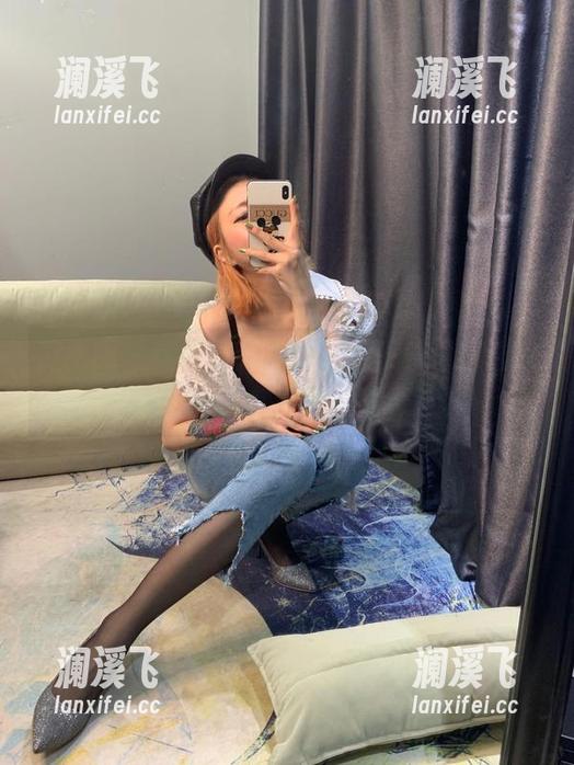 杨大乐乐很靠谱 微密圈 - 这组写真里,杨大乐乐很靠谱的妹妹好像在跟我讲着心事