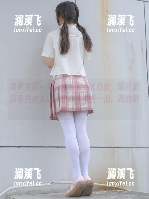 森萝财团-依依 森萝财团 - 看依依在湖边K白丝,图片里这条白丝太让人分心,原图一出,我的眼睛有些浮华。