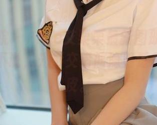 模范学院 – Ellie艾栗栗最新图册粉色来袭不得不说，光影交错间隐隐透着几分俏皮。