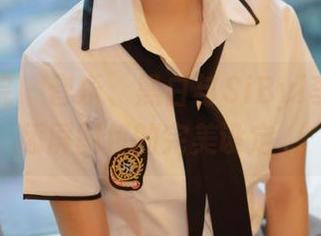 模范学院 – 音乐、黑白与SiByl李思宁：舔屏图包的完美设定。