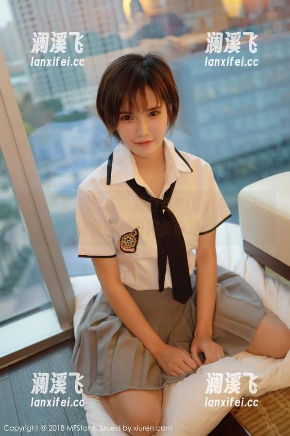 模范学院-SiByl李思宁 模范学院 - 音乐、黑白与SiByl李思宁:舔屏图包的完美设定。