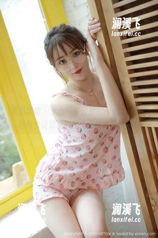 模范学院-李颖煊baby 模范学院 - 小心!李颖煊baby的比基尼图包会让这里的空气突然变得紧张。