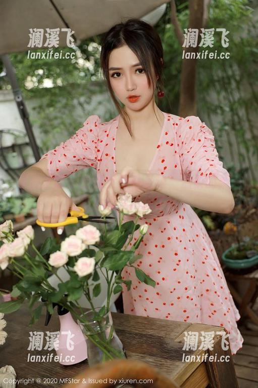 模范学院-温柔的柔 模范学院 - 全套女仆在身边,温柔的柔一不小心就犯规了!