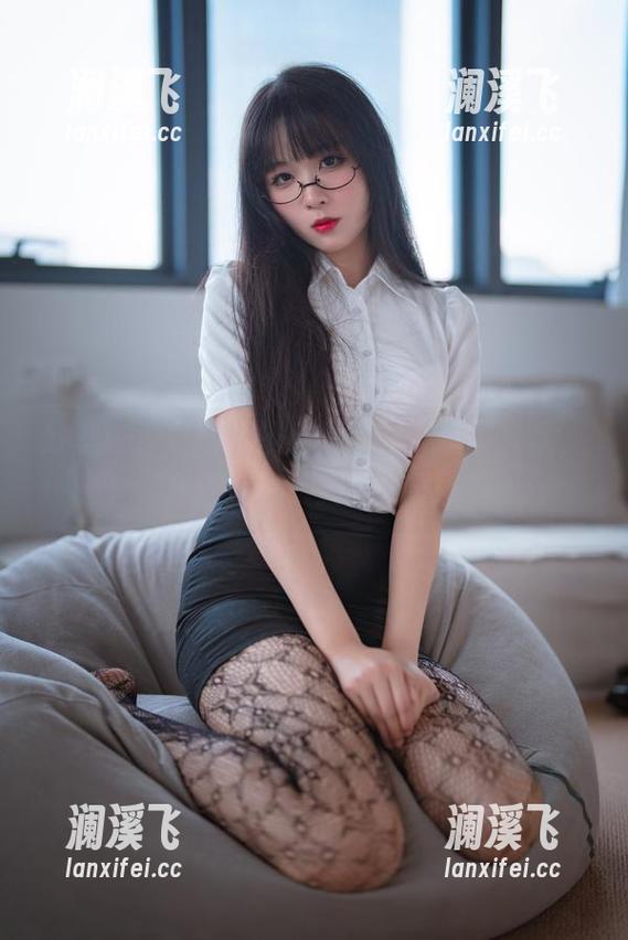 海克斯科技小蛋糕 分享:海克斯科技小蛋糕体操服写真集,身形好迷,头脑风暴?