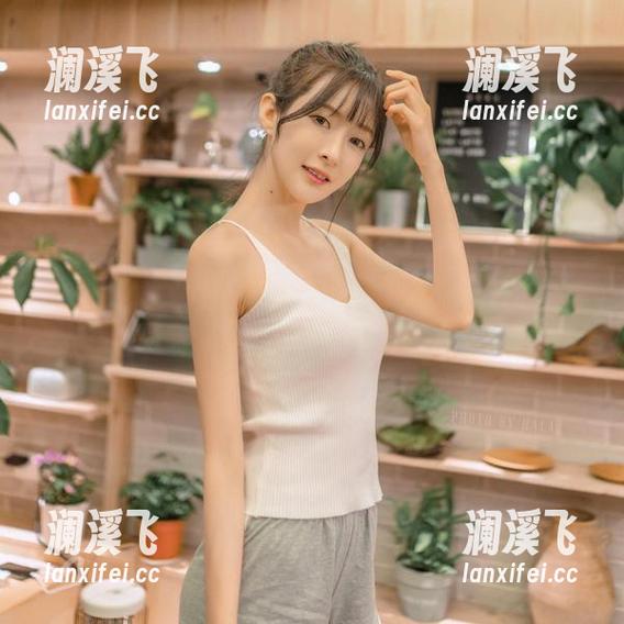 王羽杉 这白裙,哪有王羽杉的一半可爱,偶尔的cos也很抓眼球。
