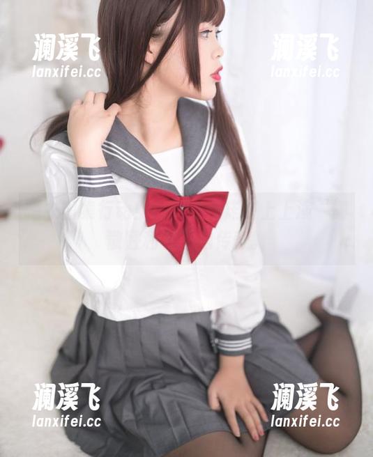 白烨烨 睡衣图集行动!白烨烨在床垫上上演“懒散胜利者”的传奇。