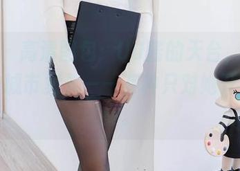 秀人网 – 高清图包：UU酱的天台，一种无意识的城市隽永——有种只对她开放的节奏。