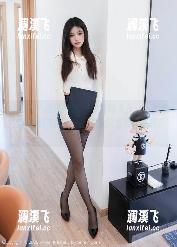 秀人网-UU酱 秀人网 - 高清图包:UU酱的天台,一种无意识的城市隽永——有种只对她开放的节奏。