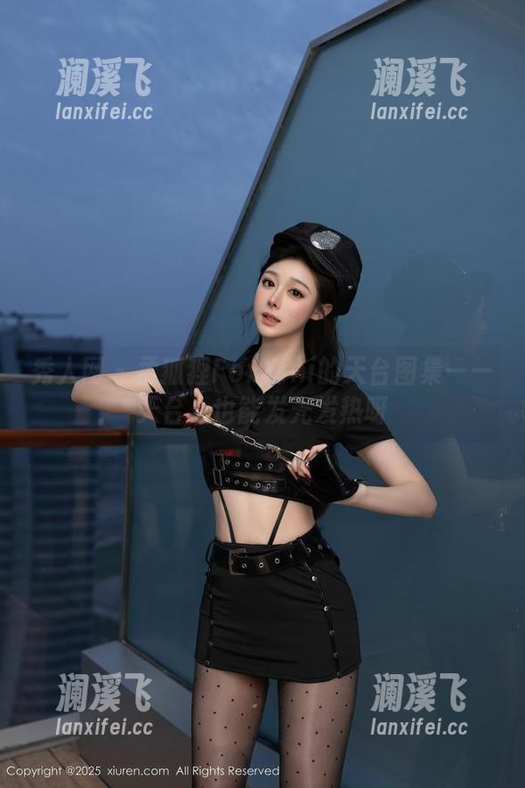 秀人网-孟狐狸FoxYini 秀人网 - 孟狐狸FoxYini的天台图集——天台上也能发光发热呀