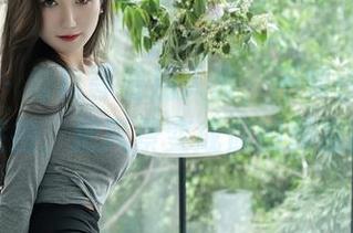 秀人网 – 与其等着别人发，不如快下载玄子的旅拍，把风景变成你的朋友圈新宠